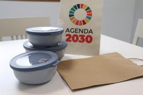 Táper reutilizable, agenda 2030 y bolsa de cartón