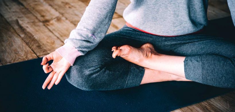 Mujer meditando