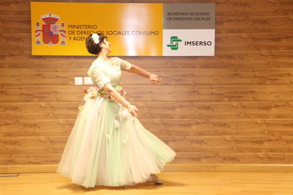 Una de las bailarinas durante la representación